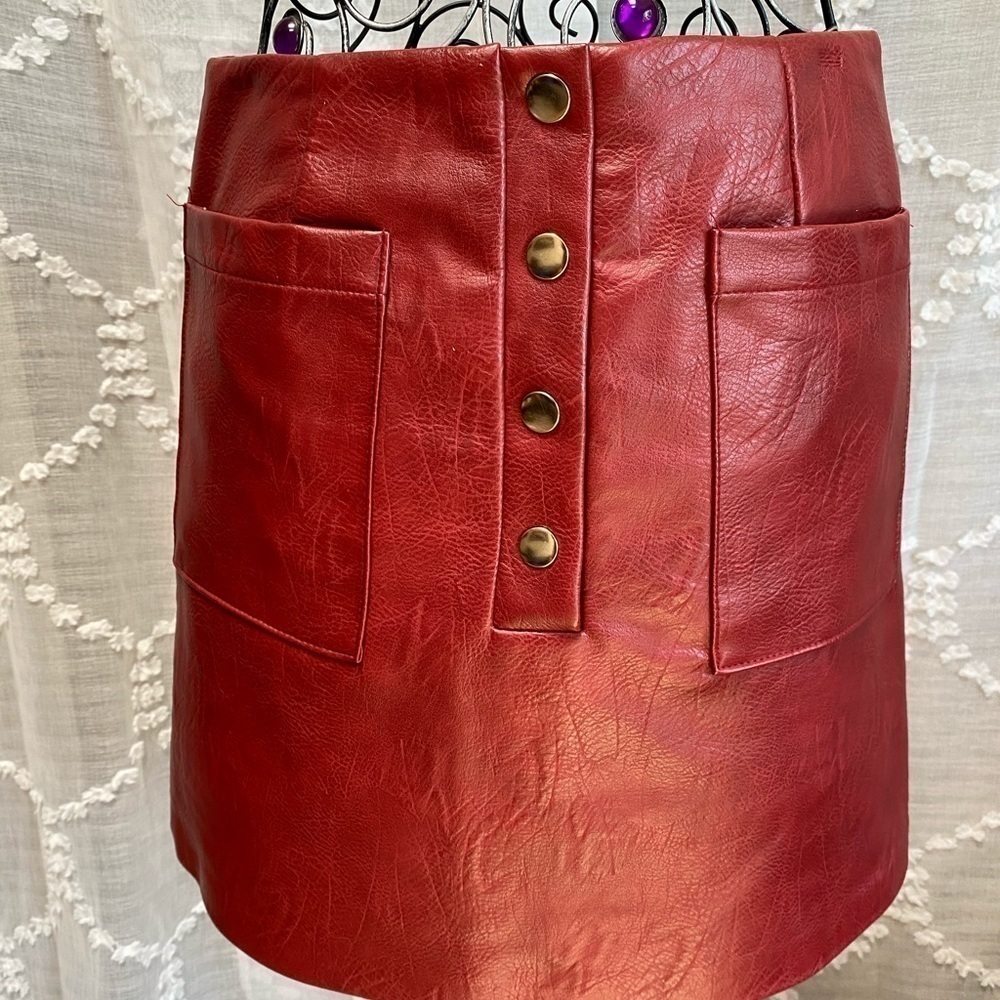 Forever21 mini red faux leather skirt size S - Picture 3 of 8